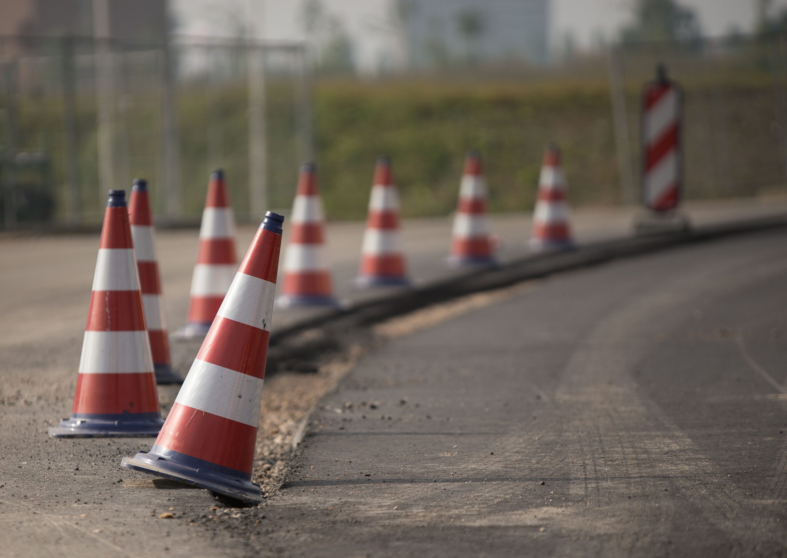 Nie tylko na budowie – Jak za pomocą pachołków zorganizować parking, event i strefę bezpieczeństwa?